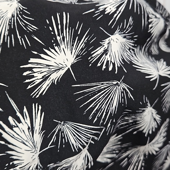 La Blanca Petal Pusher One-Piece Women's - Picture 11 of 14